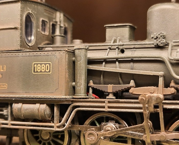 Verwitterungsspuren an allen Ecken und Kanten der Märklin 37189 Dampflokomotive Gattung Ptl 3/3.