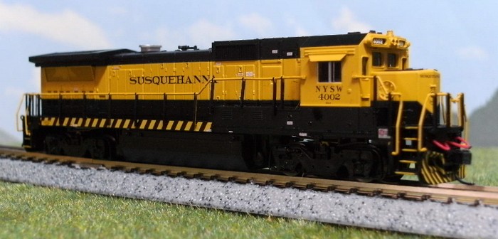 Eine Lionel 6-18211 Susquehanna Dash 8 40b Ge Diesel Locomotive auf der Inglenook & Timesaver Anlage von Honischer