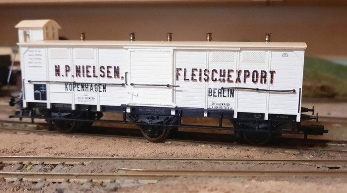 Märklin 46150 Gedeckter Güterwagen Gmml Wagennummer 600 112 Mit Bremserhaus, 3-achsig, Beschriftung "N.P. Nielsen Fleischtransport Kopenhagen"