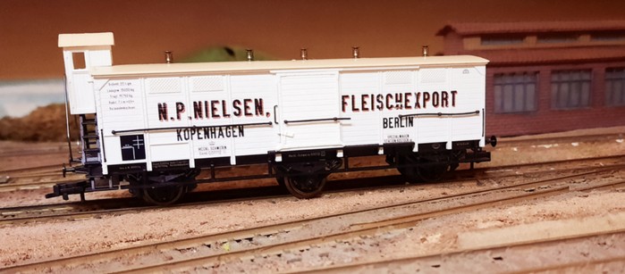 Märklin 46150 Gedeckter Güterwagen Gmml Wagennummer 600 112 Mit Bremserhaus, 3-achsig, Beschriftung "N.P. Nielsen Fleischtransport Kopenhagen"