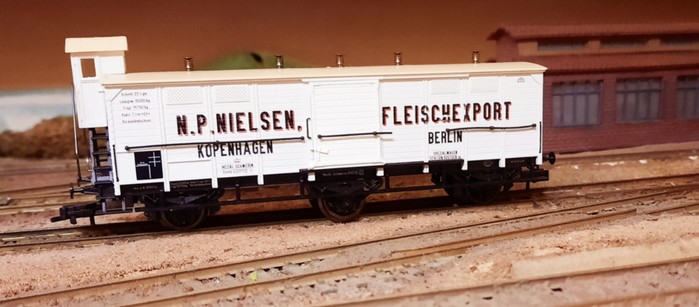 Märklin 46150 Gedeckter Güterwagen Gmml Wagennummer 600 112 Mit Bremserhaus, 3-achsig, Beschriftung "N.P. Nielsen Fleischtransport Kopenhagen"