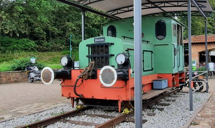 Die Gmeinder Diesel-Rangierlok à la Kö-Rangierlokomotive 3504 aus dem Jahr 1956 im Bahnhof Busenberg-Schindhard