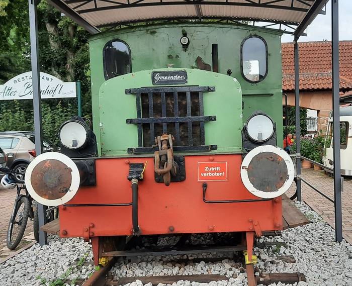 Die Gmeinder Diesel-Rangierlok à la Kö-Rangierlokomotive 3504 aus dem Jahr 1956 im Bahnhof Busenberg-Schindhard