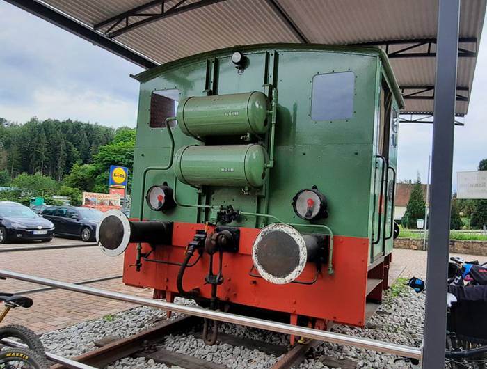 Die Gmeinder Diesel-Rangierlok à la Kö-Rangierlokomotive 3504 aus dem Jahr 1956 im Bahnhof Busenberg-Schindhard