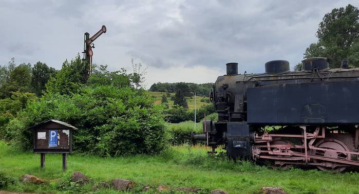 Ein stolzer Gruß aus alter zeit: die Škoda 1435 Cs 500 mit der Fabriknummer 1333 am Bahnhof Bundenthal-Rumbach