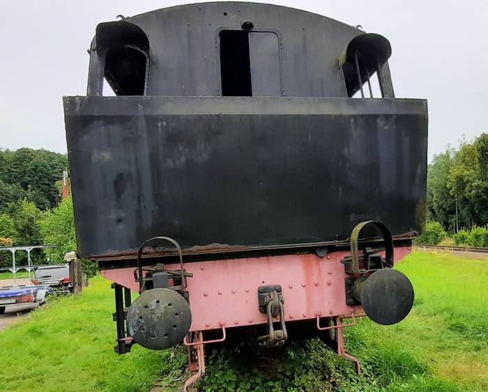 Von hinten wirkt die wie frisch geputzt, die Škoda 1435 Cs 500 mit der Fabriknummer 1333 am Bahnhof Bundenthal-Rumbach