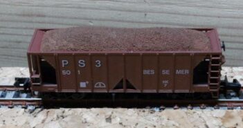 Der Selbstentladewagen Spur N, Nr.4483 / 0503 von Arnold (Foto: Honischer)