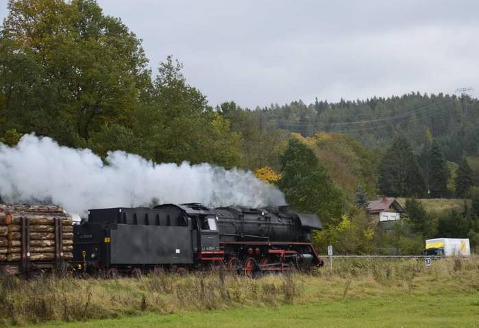 Die BR 44 2546-8 vor schwerem Güterzug beim Plandampf Werratal 30+ am 21.10.2021 auf der Strecke Eisenach - Meiningen (Foto: Timo)