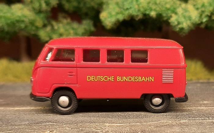 Brekina VW Bully "Deutsche Bundesbahn" in Feuerrot 