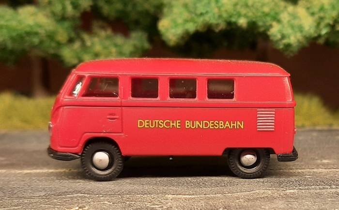 Brekina VW Bully "Deutsche Bundesbahn" in Feuerrot