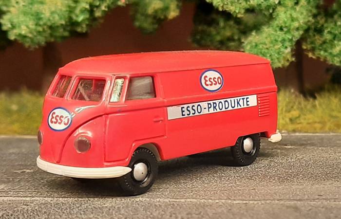Brekina VW Bully "Esso Produkte" in Feuerrot
