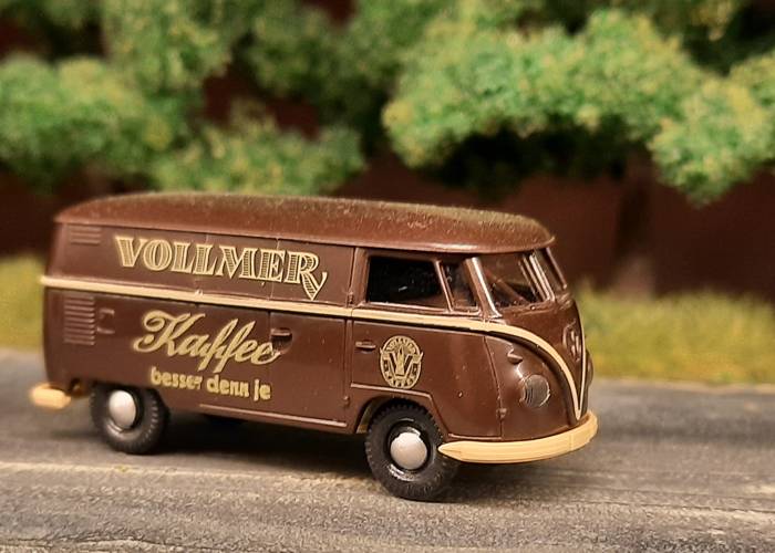 Brekina VW Bully "Vollmer Kaffee - besser denn je" in Schokoladen-Braun