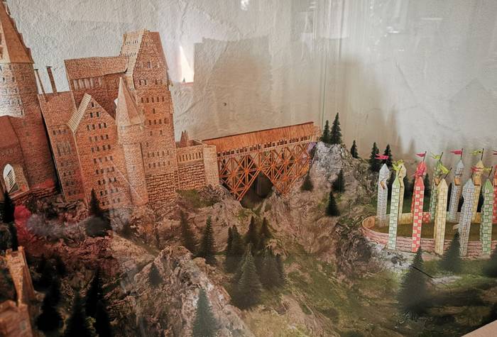 Hier nochmal das Diorama Hogwarts samt Hogwartsbrücke. (Foto: Karl Heinz)