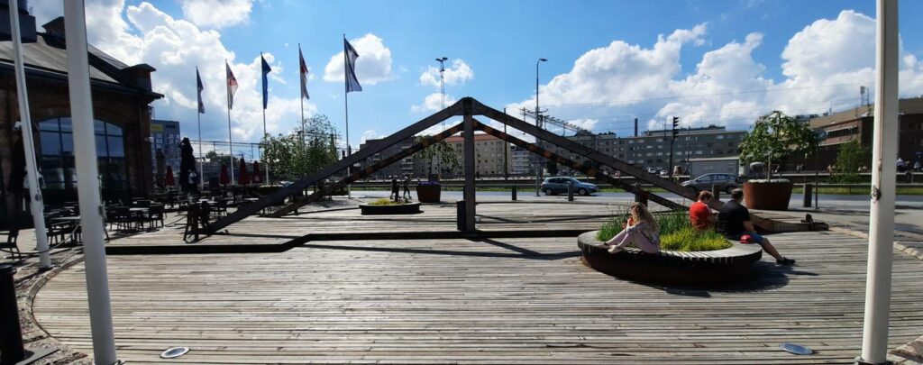 Auf diesem Bild erkennt man sehr gut die zu Dreiecken angeordneten Obergurte der Drehbrücke im Bw Tampere.