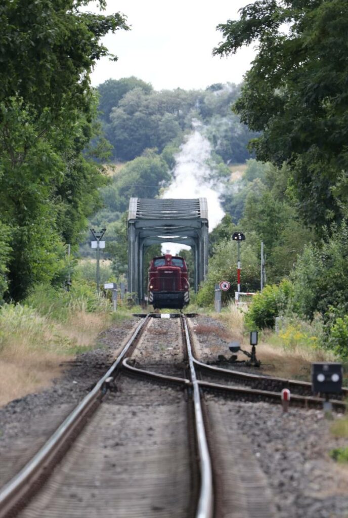 Eine Rangier-Diesellok gab es beim Hafenfest in Aschaffenburg auch zu sehen. (Foto: Josef)