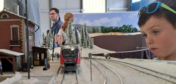 Modelleisenbahn „Winterlandschaft“: Warum die Streckenführung so wichtig ist Modelleisenbahn "Winterlandschaft": Warum die Streckenführung so wichtig ist