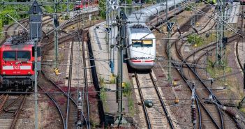 Deutschland hinkt bei Schieneninvestitionen weiter hinterher (Foto: AdobeStock - Björn Wylezich 444788060)