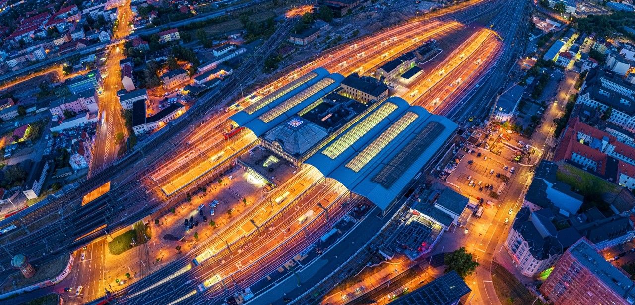 Halle (Saale) Hbf und Nordhorn: Bahnhöfe des Jahres 2022 (Foto: AdobeStock - Mathias Weil 375686561)