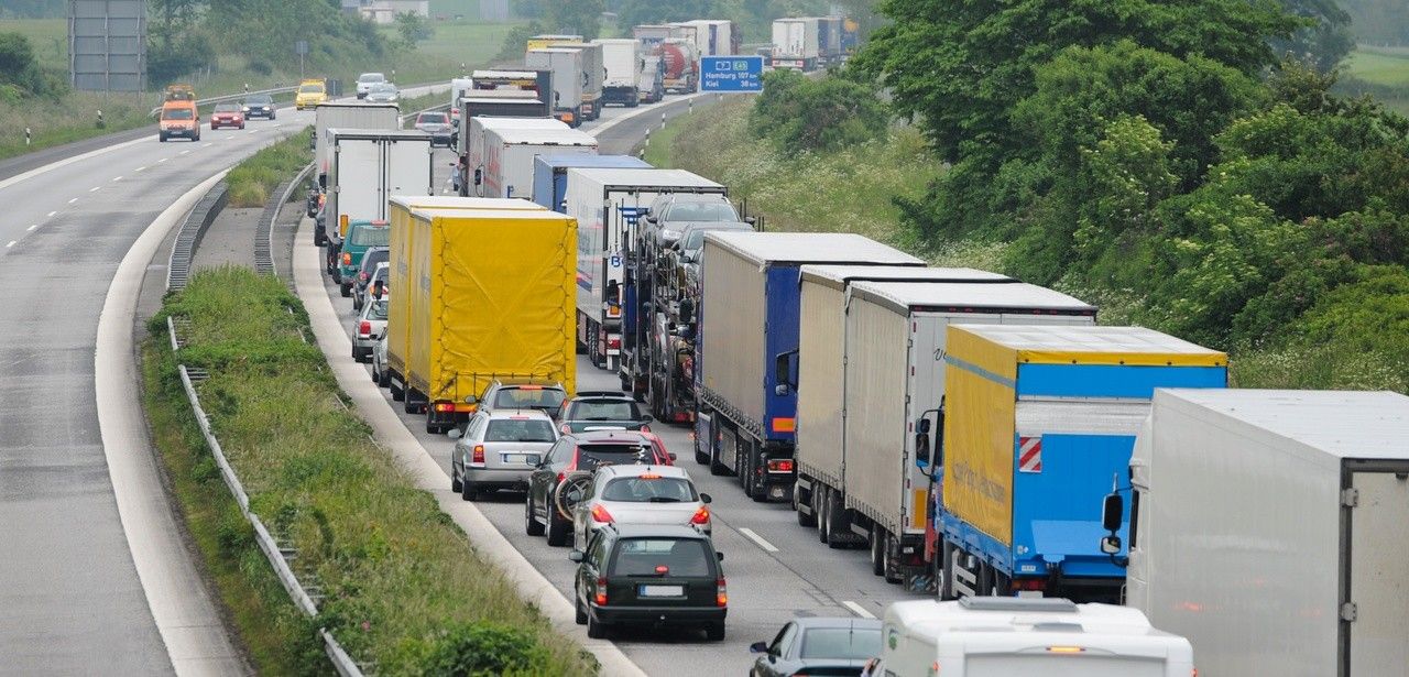 Schienen- und Güterverkehrsverbände protestieren gegen beschleunigten (Foto: AdobeStock - benjaminnolte 42508423)