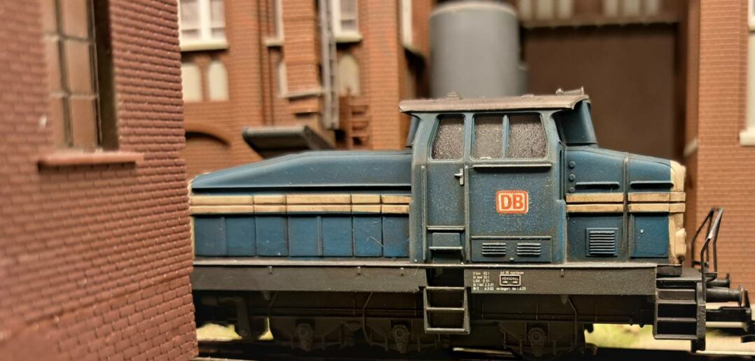 Märklin Eisenbahn "alt": Die Diesellok der Baureihe V50 in creme-türkis