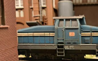 Märklin Eisenbahn "alt": Die Diesellok der Baureihe V50 in creme-türkis