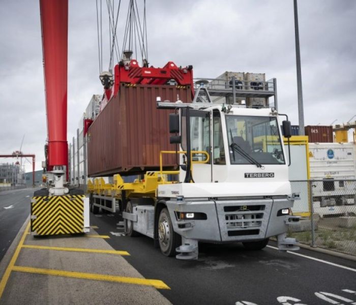 Vollelektrische Terberg Zugmaschine YT203EV mit Drive-by-Wire Lösung (Foto: Terberg Spezialfahrzeuge GmbH)