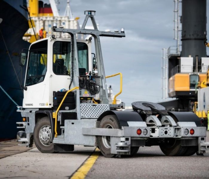 Vollelektrische Terberg Zugmaschine YT203EV mit Drive-by-Wire Lösung (Foto: Terberg Spezialfahrzeuge GmbH)