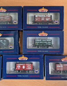 Bachmann Branch Line - Model Railways "Blue Riband"