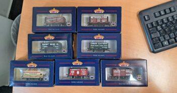 Bachmann Branch Line - Model Railways "Blue Riband"