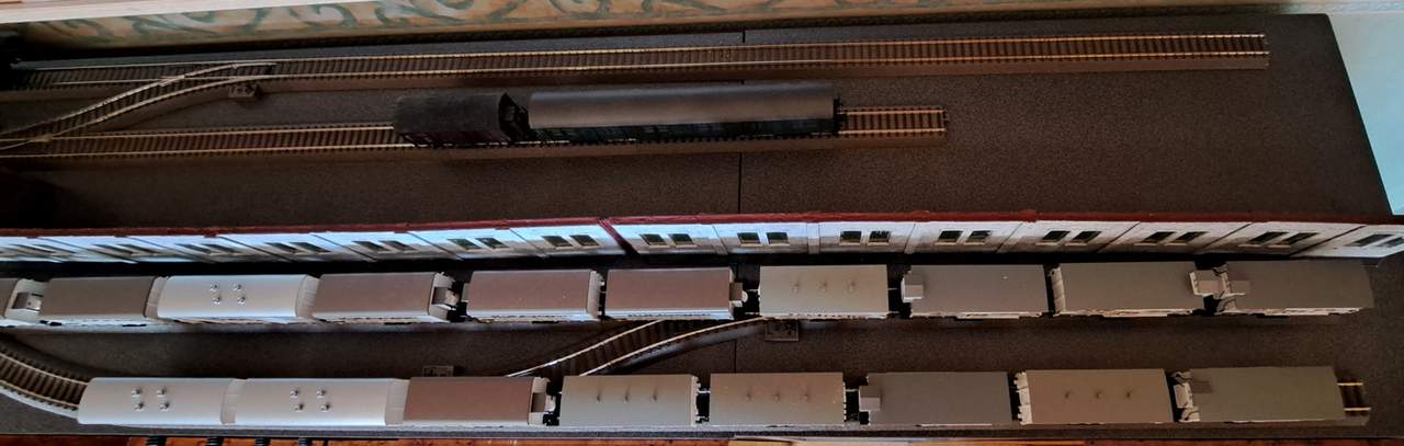 Die Hafenbahn auf dem Sideboard. Hamburgisch mit Mövengeschrei und Wellenschlag.